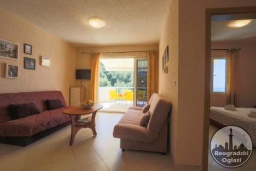 Apartman `Breeze` Beachfront Villa