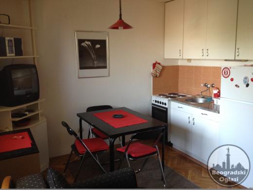 IZDAJEM GARSONJERU NA KARABURMI