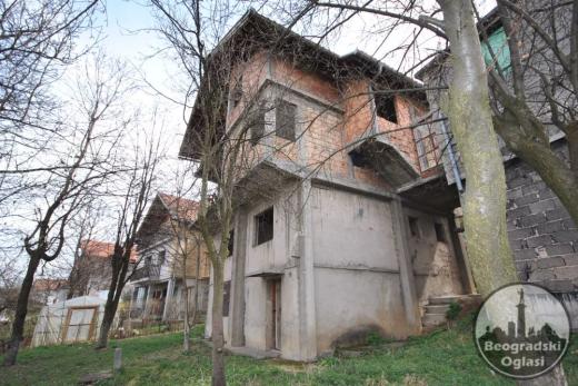 Mijenjam kucu i zemlju u Sarajevu za stan u Beogradu