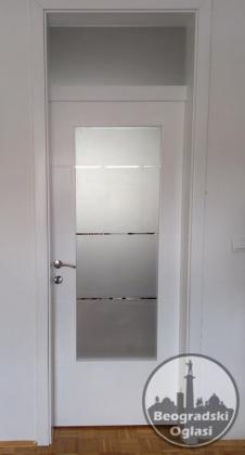 Sobna vrata sa prorezom za staklo