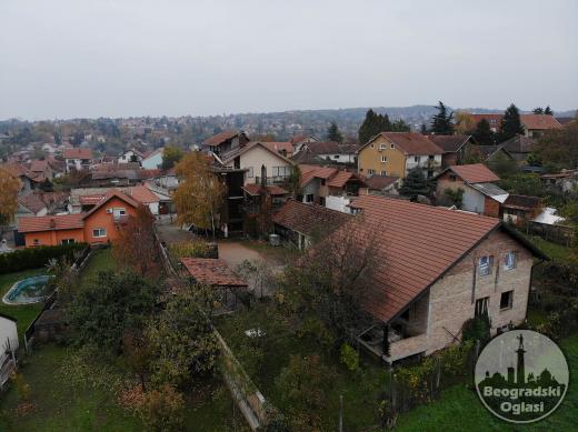 Stambeno poslovni objekat u Sremskoj Kamenici