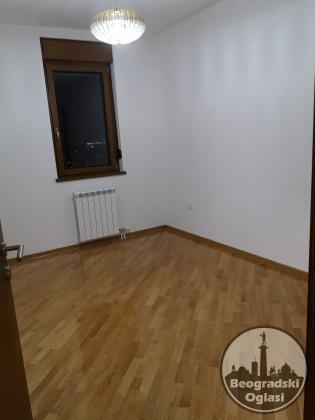 Trosoban stan blizu Voždovačke crkve