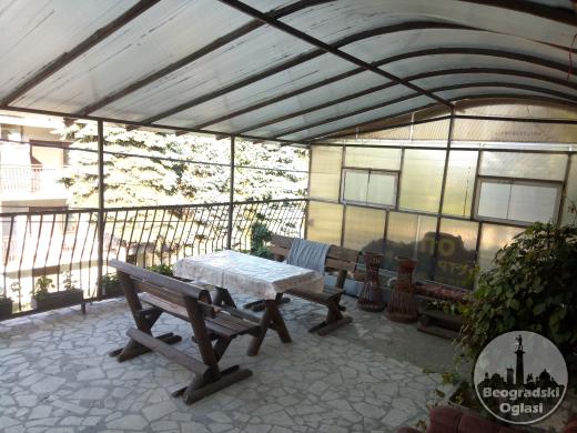 IZDAJEM STAN U KALUDJERICI 60M2 PLUS TERASA 30M2