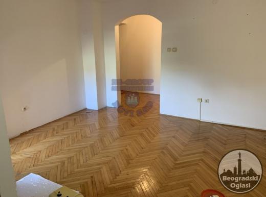 Prodajem stan u Cara Dušana 55,Novi Sad