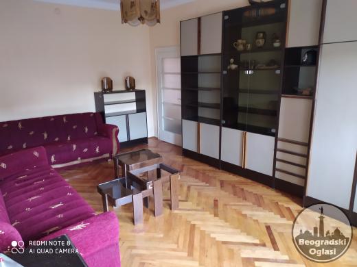 Izdajem dvosoban komforan stan na Savskom vencu