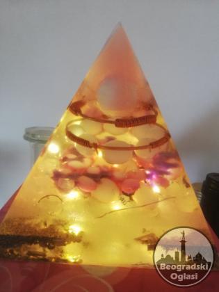 Orgonit piramida velika svetleca
