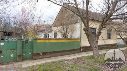 Kuća 100m2 (stara gradnja) na odličnoj lokaciji, Brestač