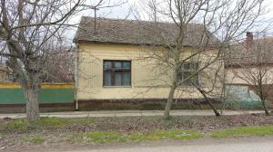 Kuća 100m2 (stara gradnja) na odličnoj lokaciji, Brestač