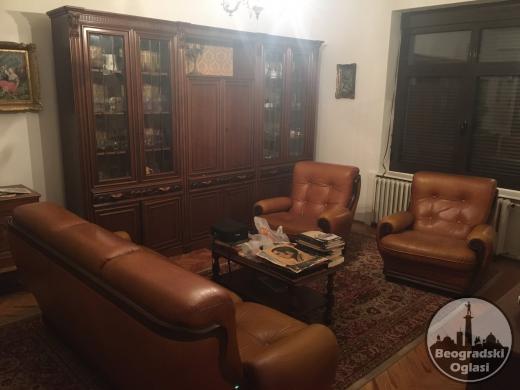 prodajem kucu u centru Alibunara