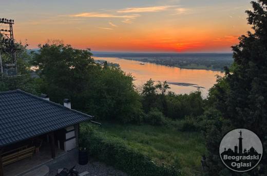 Vikendica sa prelepim pogledom na Dunav!