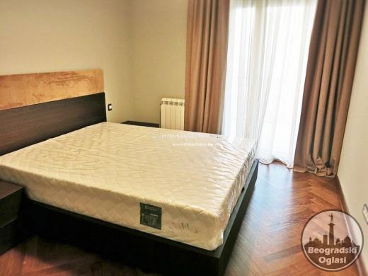 Izdavanje/EKSKLUZIVAN luksuzan stan na Vracaru kod Hrama, garaza, novogradnja