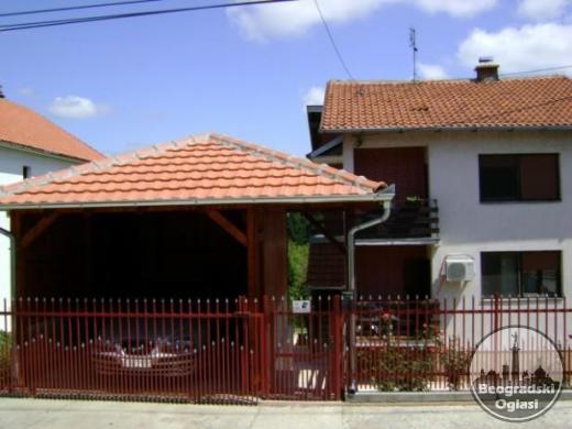 Sremcica,porodicna kuca.