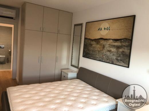 Izdavanje stanova Skyline-Cetvorosoban lux stan,2 garazna mesta