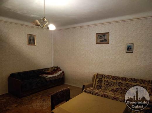 Prodaje se starija kuća u Mladenovu, kod Bačke Palanke