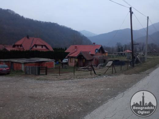 Prodajem vikendicu na Drini