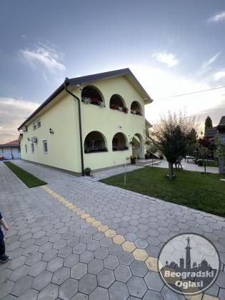 Prodajem kucu u Starim Banovcima