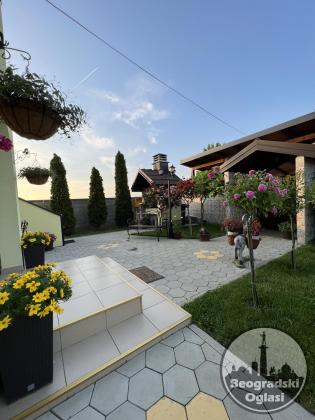 Prodajem kucu u Starim Banovcima