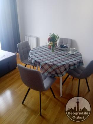 menjam stan kod botanicke baste za veci u centru