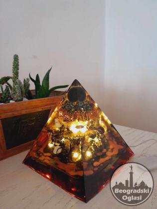 Orgonit piramida svetleca velika