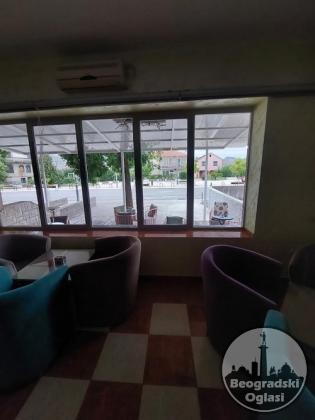 Potrebne djevojke, Caffe Enigma