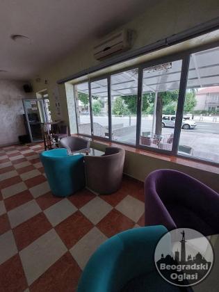 Potrebne djevojke, Caffe Enigma