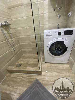 Izdajem nameštenu garsonjeru u širem centru Beograda
