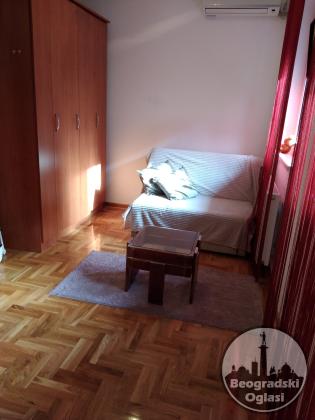 Izdajem nameštenu garsonjeru u Mirijevu