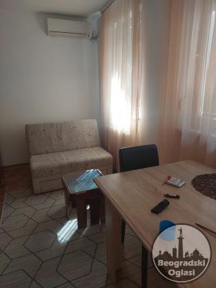 Izdajem nameštenu garsonjeru u Mirijevu