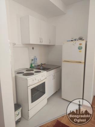 Izdajem nameštenu garsonjeru u Mirijevu