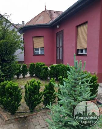 Prodajem vilu u strogom centru Zrenjanina