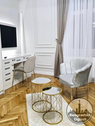 Luksuzan nov salonac u strogom centru Beograda