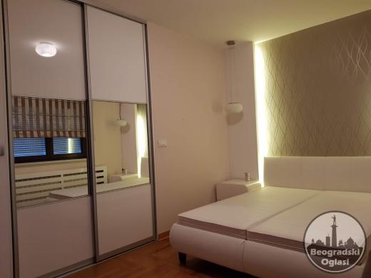 Prodajem LUX stan Beograd-Vozdovac
