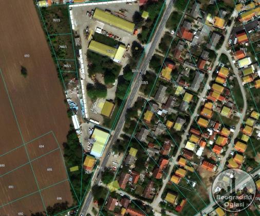 Zgrada sa placem od 61ar u surcinu