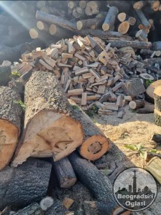 Cepana drva za ogrev i ljuspice za potpalu