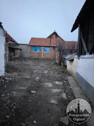 Na prodaju kuca u Rumi