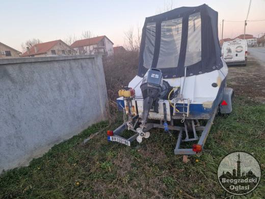 Prodajem camac sa motorom i prikolicom