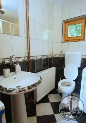 Prodajem kucu na Tari