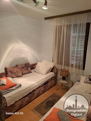 Izdaje se apartman-vikendica na Srebrnom jezeru