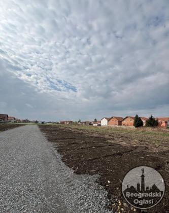 Prodajem gradjevinske parcele u Borci