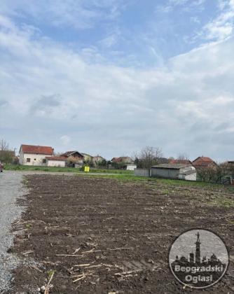Prodajem gradjevinske parcele u Borci