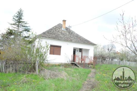 Seoska kuca sa pomocnim objektima u selu Tulari kraj Uba