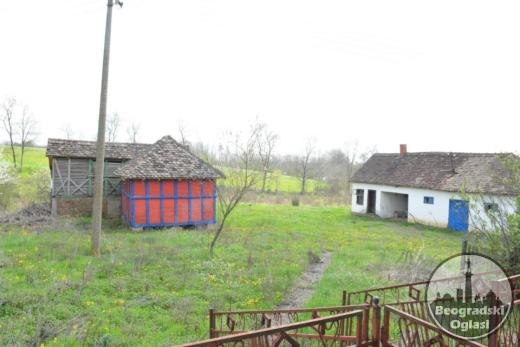Seoska kuca sa pomocnim objektima u selu Tulari kraj Uba