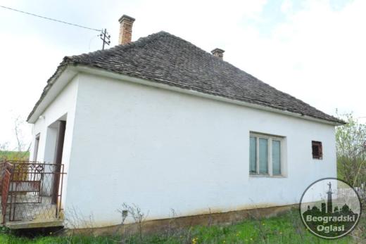 Seoska kuca sa pomocnim objektima u selu Tulari kraj Uba