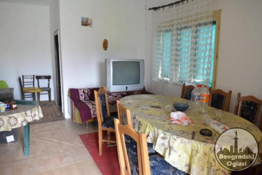 Seoska kuca sa pomocnim objektima u selu Tulari kraj Uba