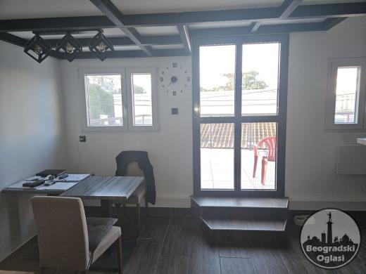 Stan sa velikom terasom, 65 m2, Prvomajska Zemun