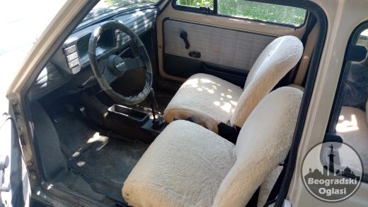 Fiat 126p oldtimer iz 1990. godine  Automobil je u odlicnom stanju ,registrovan do Maja 2026. Sve je na njemu fabricki i presao je samo 37963 kilometa