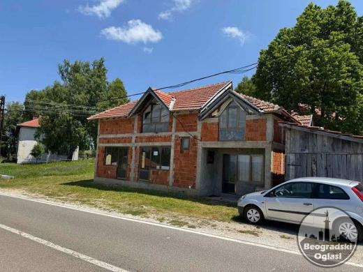 Vikendica sa poslovnim prostorom na vlasini idealna za odmor ili posao