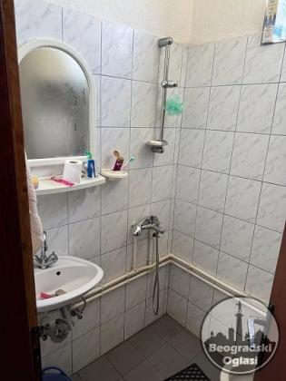Vikendica sa poslovnim prostorom na vlasini idealna za odmor ili posao