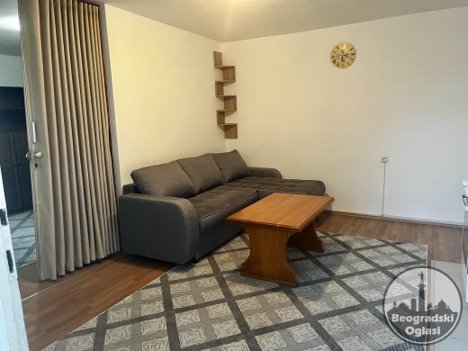 Izdaje se kompletno opremljen stan – 45m²