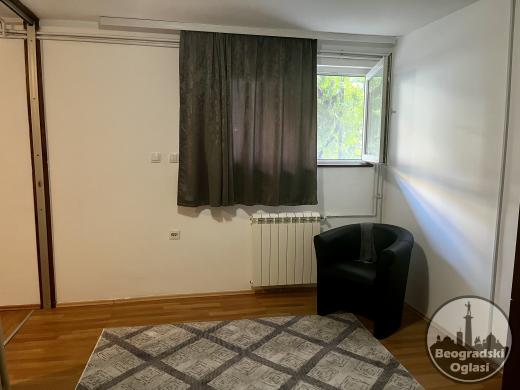 Izdaje se kompletno opremljen stan – 45m²